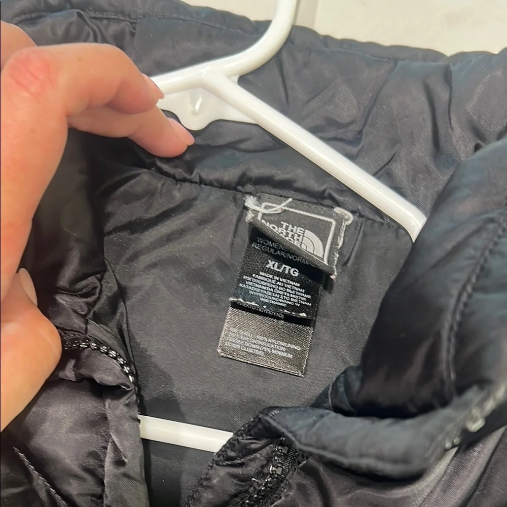 The North Face Black Puffer Vest - Picture 3 of 3